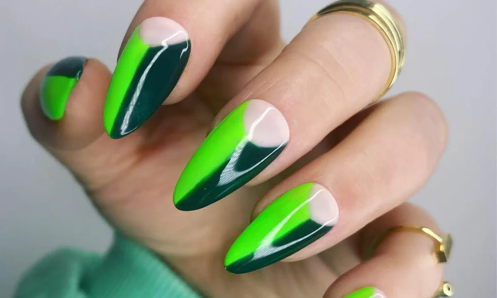 Siva Nail Flow – Abstract Art & Gold Accent Handmade Press‑On Nails