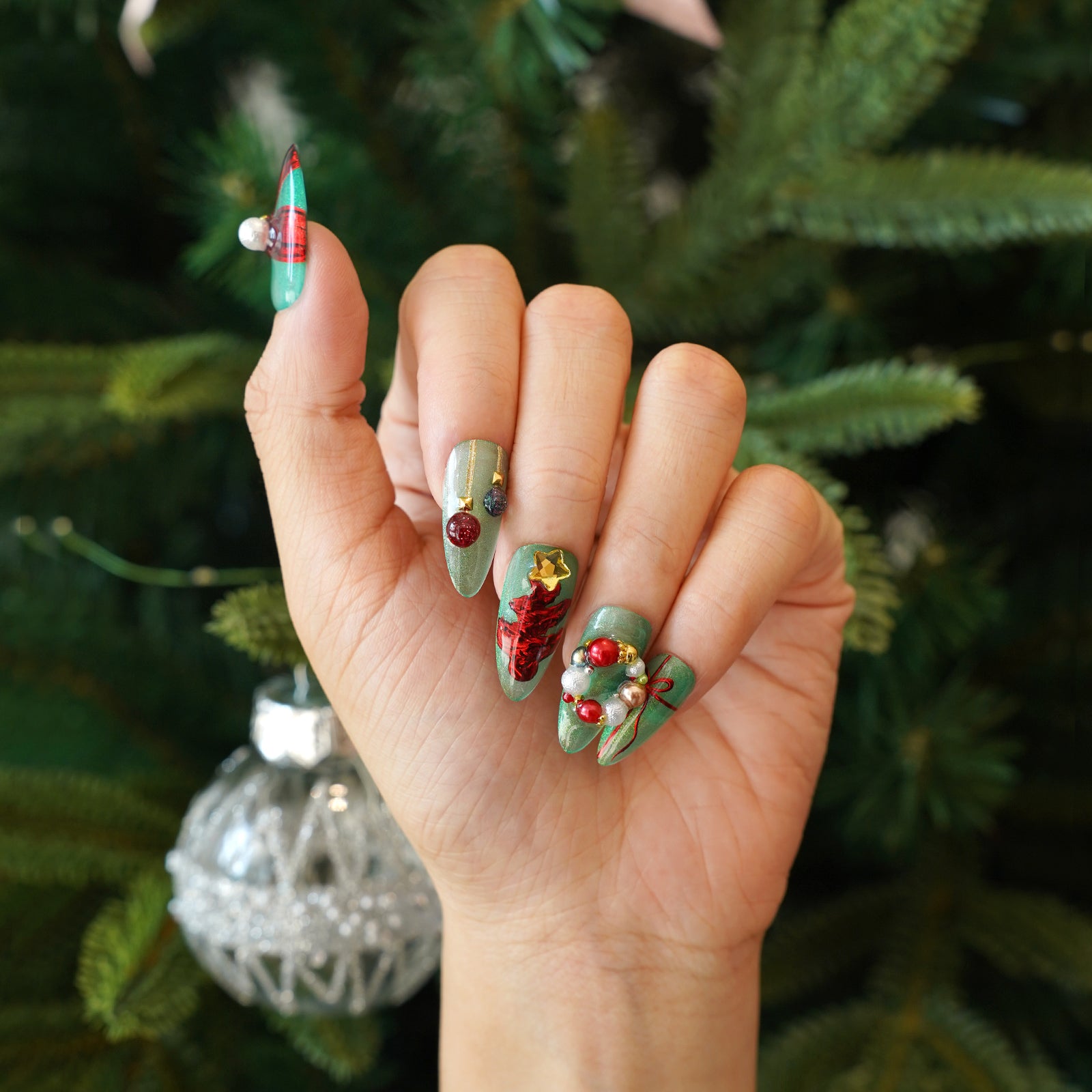 Siva Nail, Evergreen Enchantment, Christmas Wonderland, Handmade Press on Nails