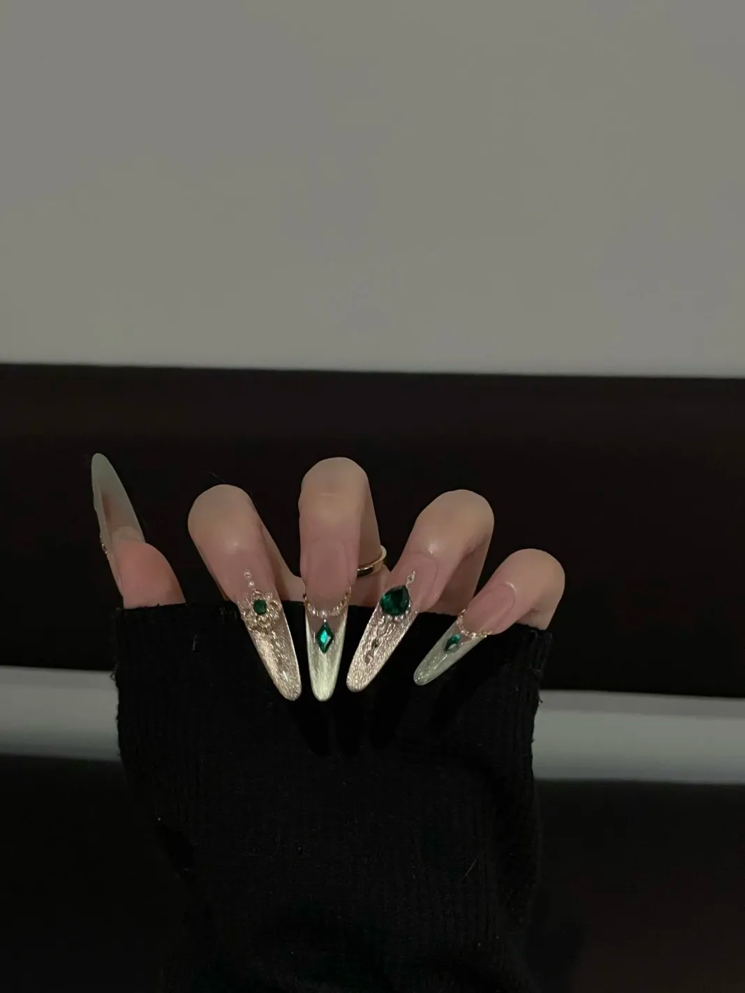 Siva Nail, Emerald - Accented Gold Glitz Handmade Press on Nails