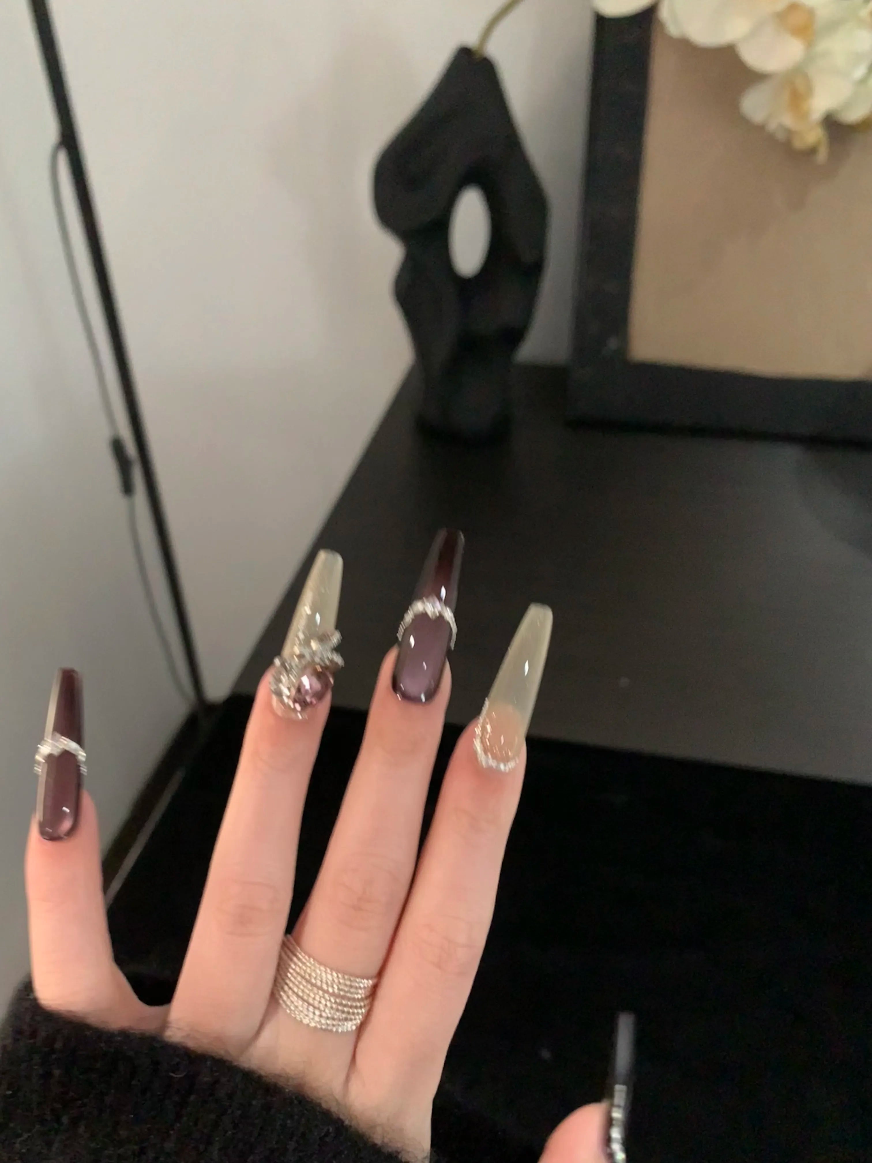 Siva Nail, Dreamy Milky White Glow with Exquisite Chain Embellishments Handmade Press on Nails