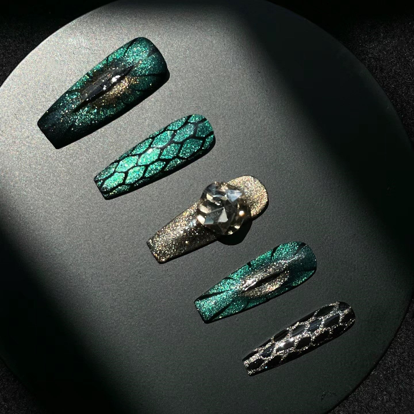 Siva Nail, Chain Reaction, Emerald Green Nails