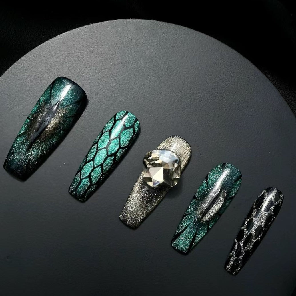 Siva Nail, Chain Reaction, Emerald Green Nails