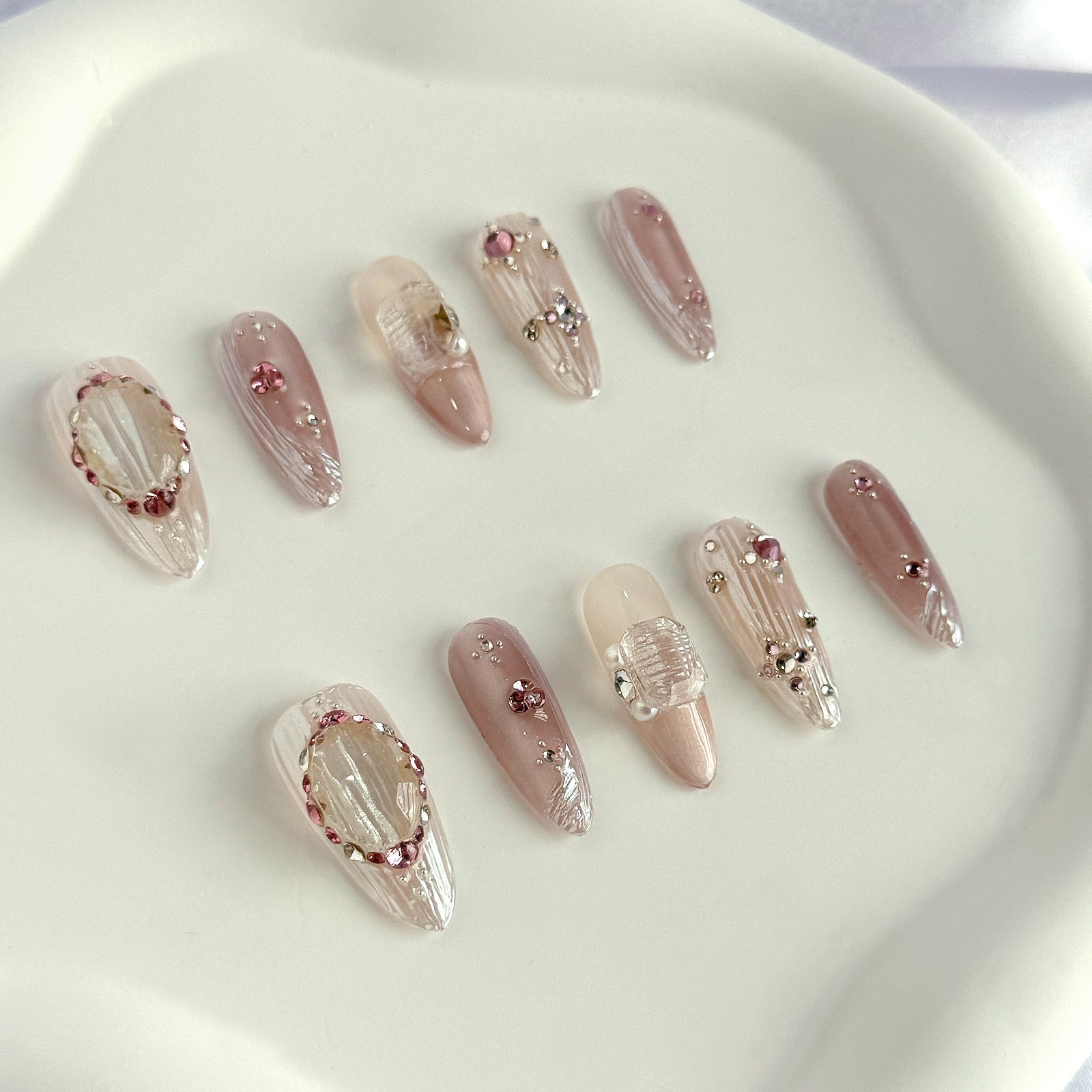 Siva Nail, Royal Pearl, Luxurious Acrylic Press on Nails