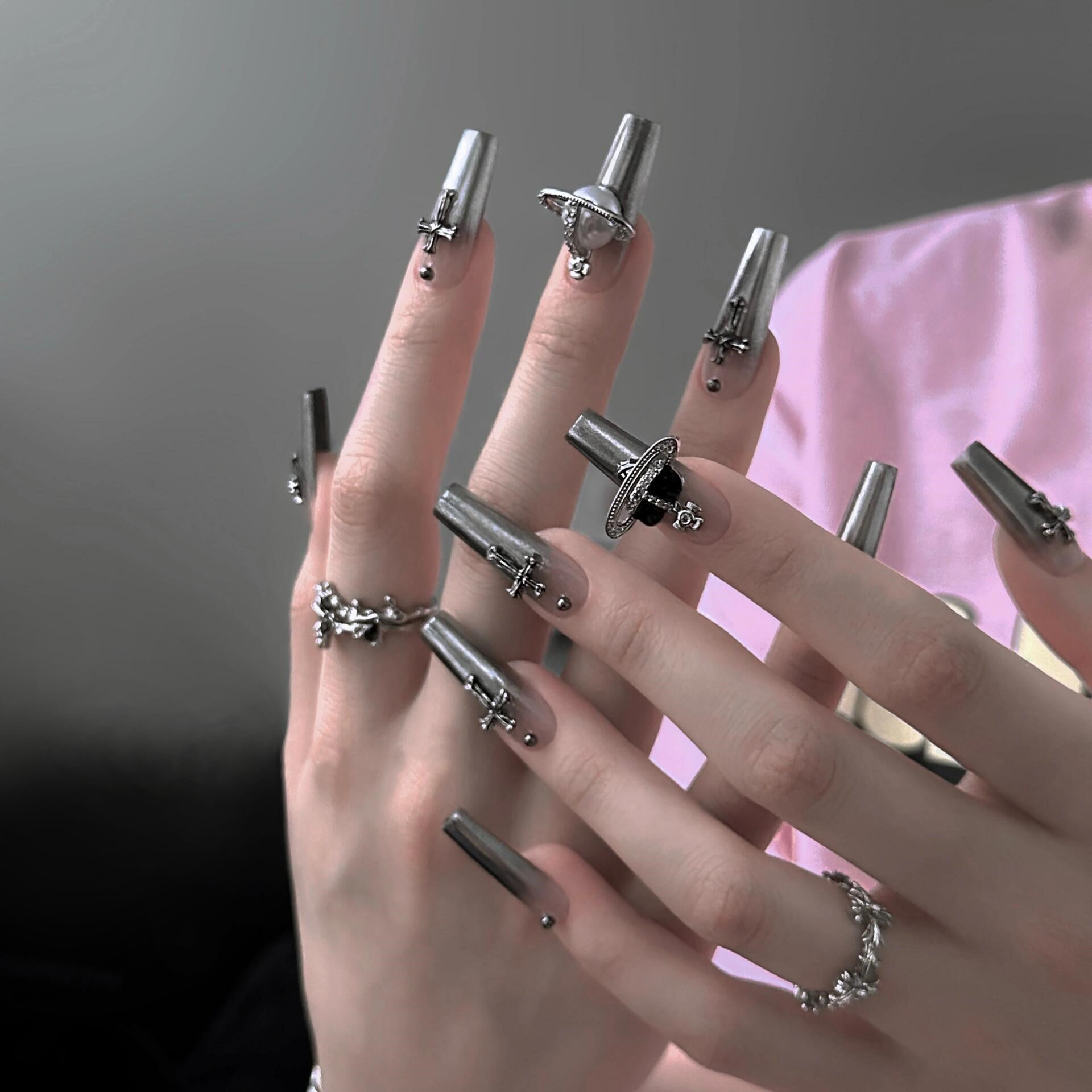 Siva Nail, Ringlet, Silver Chrome Press on Nails