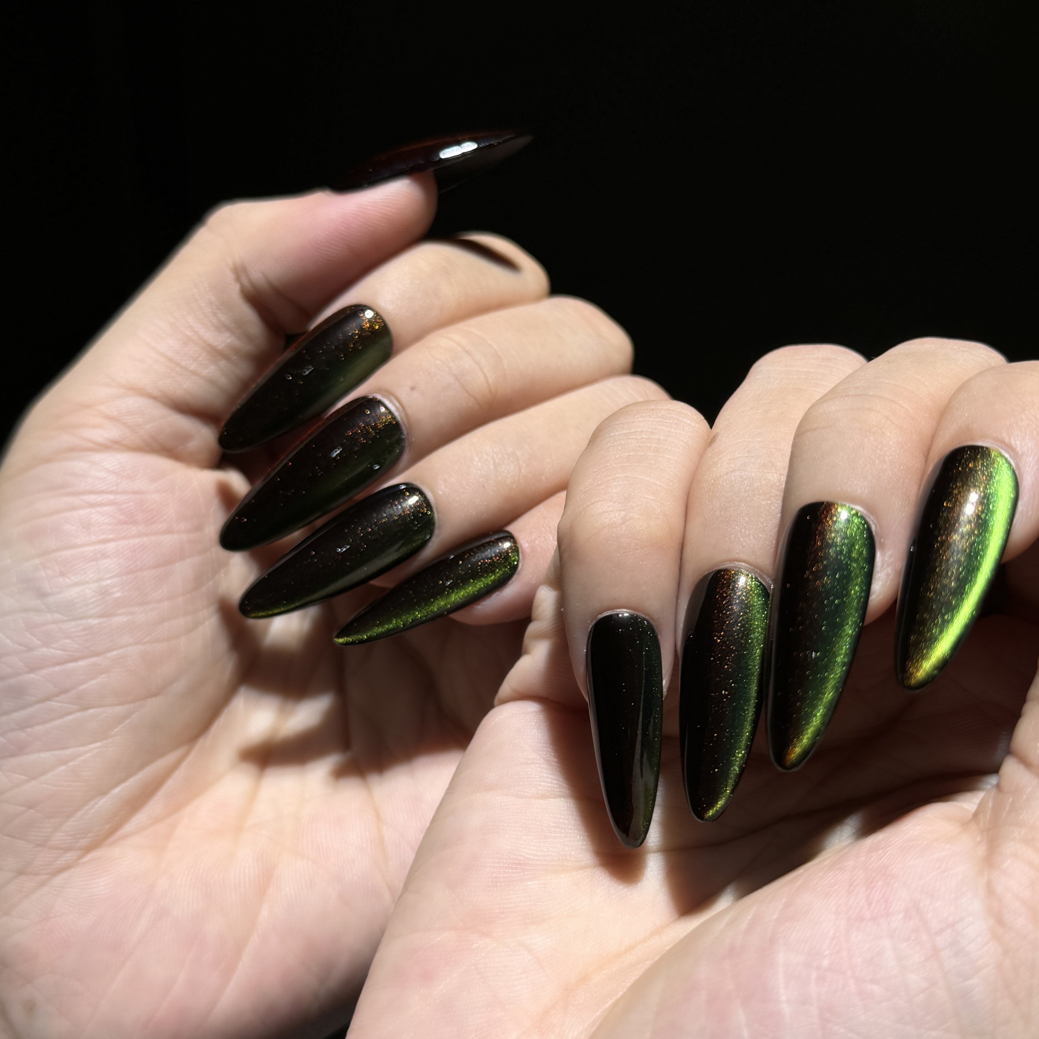 Siva Nail, Dark Flame, Green Glow Press on Nails