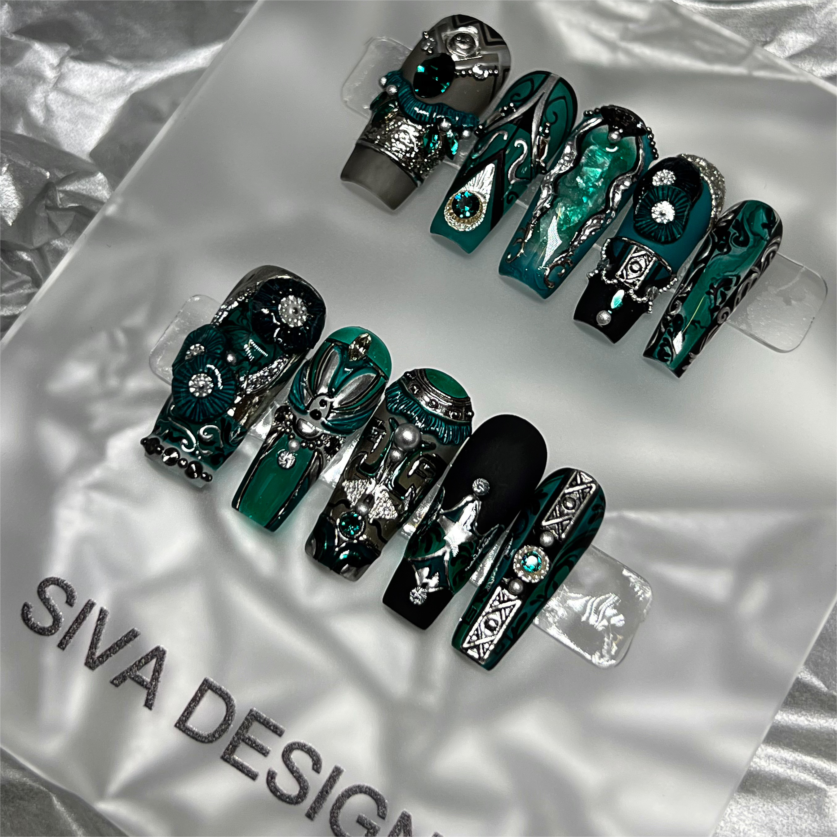 Siva Nail, Emerald Enchantment, Gothic Handmade Press on Nails