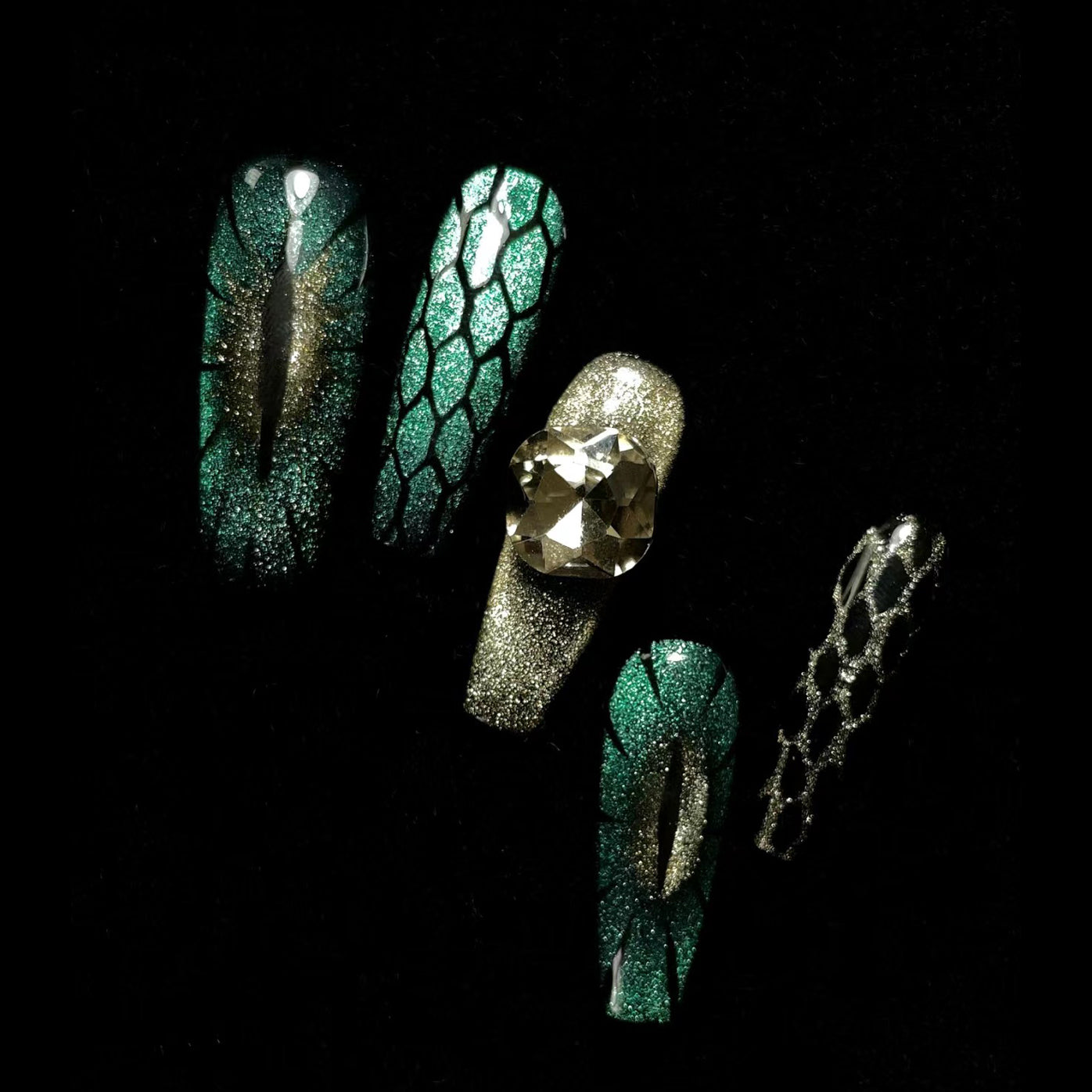 Siva Nail, Chain Reaction, Emerald Green Nails