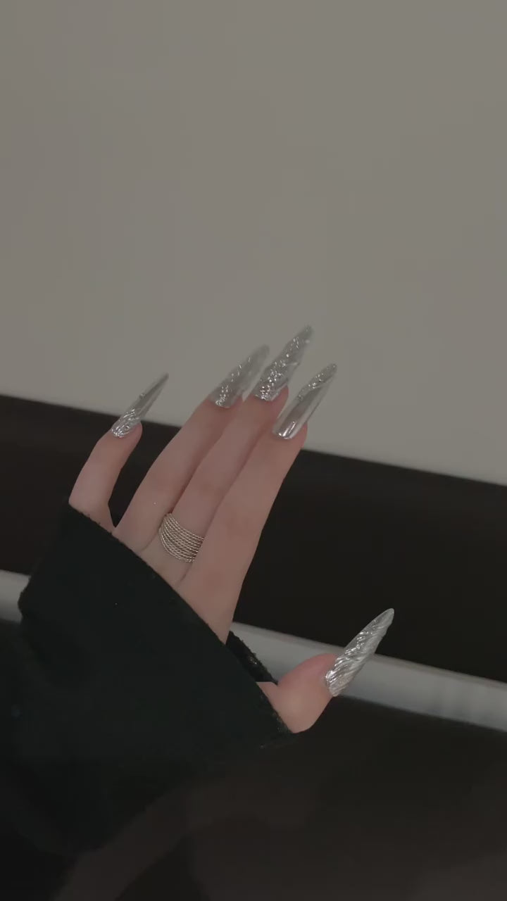 Siva Nail, Silver Textured - Twist Handmade Press on Nails