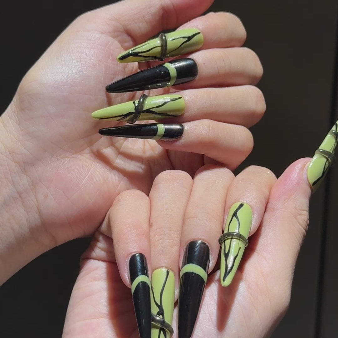 Siva Nail, Noir Vines, Halloween Press on Nails